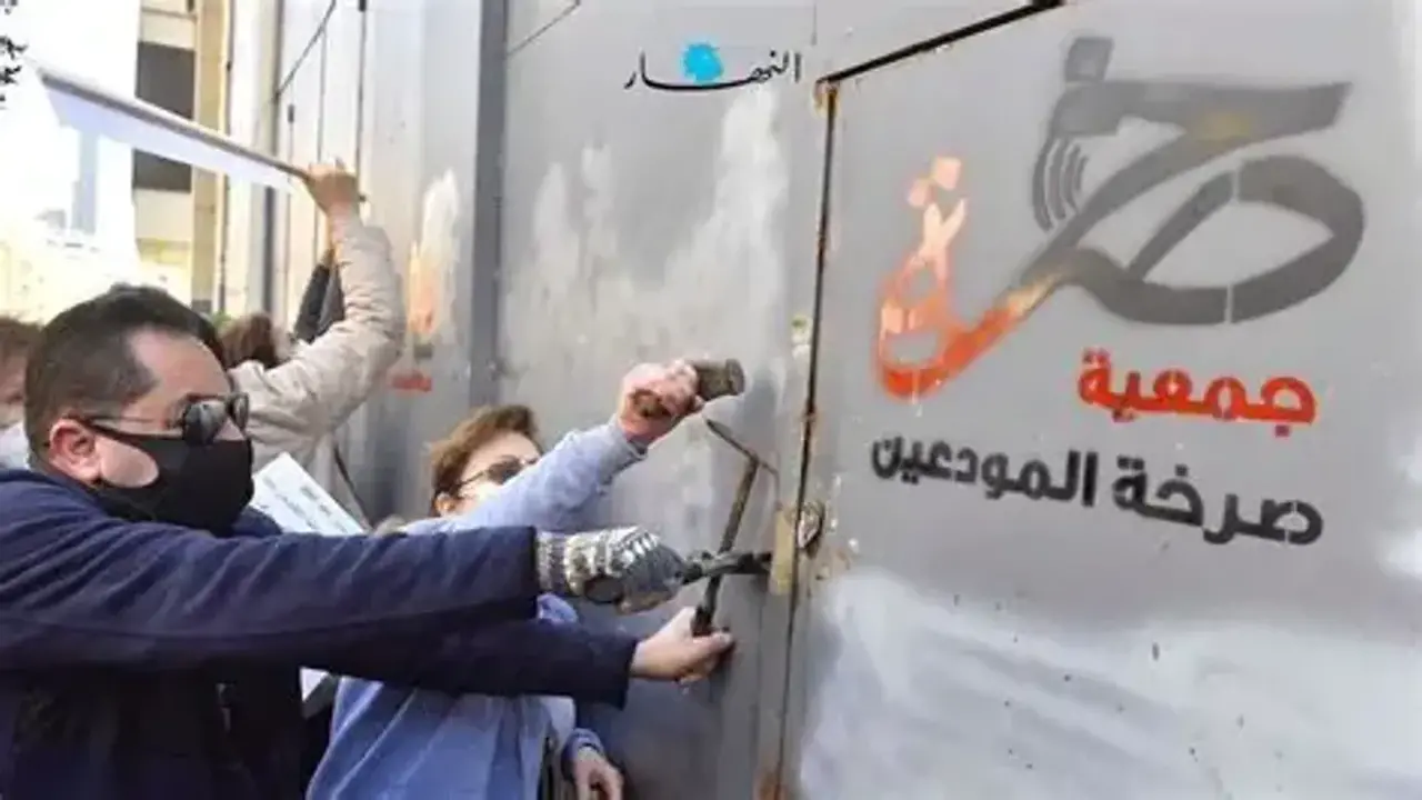 أزمة السيولة.. وزير الصناعة اللبناني يقترح تسييل الذهب لإنقاذ الوضع الاقتصادي المتدهور